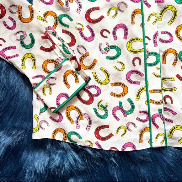 New! ALICE + OLIVIA “Lucky You” Willa Placket Horseshoe Silk Top with Piping - Picture 8 of 11